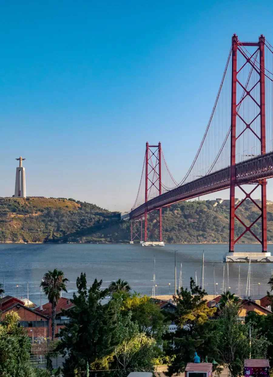 Row of modern houses, symbolizing opportunities for investment in residential properties in Portugal.